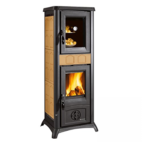 Stufa A Legna 'Gemma Forno' Con Forno Smaltato. Rivestimento Esterno In Maiolica. Porte, Testata E Focolare In Ghisa. Vetro Ceramico Resistente A 750°. Dimensioni Mm. 460X495Xh.1207. Consumo Orario 1,9 Kg/Ora. Metri Cubi Riscaldabili 186. Potenza Nominale