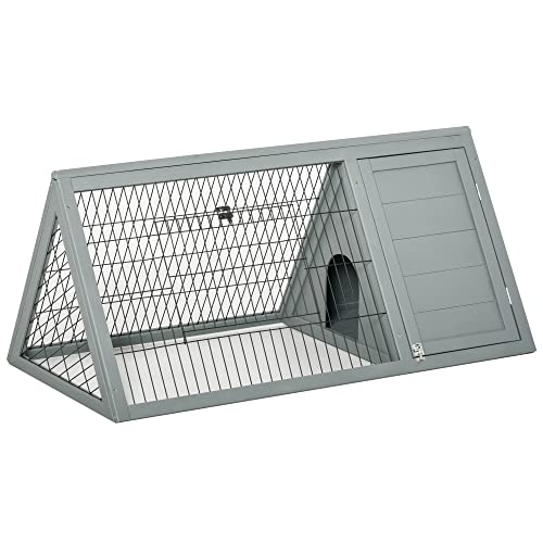 PawHut Conigliera triangolare a terra da esterno con doppia porta in nicchia adatta per conigli galline tartarughe terrestri dim. 116L x 62,2L x 52,5H cm legno massiccio pino grigio