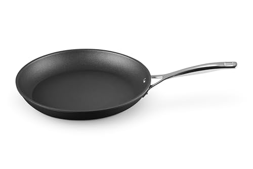 LE CREUSET Padella bassa in alluminio antiaderente, diameter 30 cm, per per tutte le fonti di calore, induzione incluso, Nero, 51112300010002